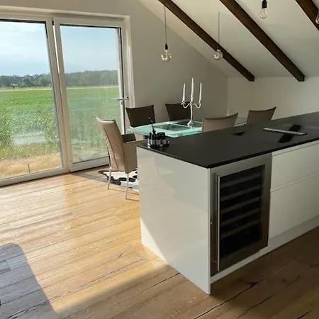 Juwel Am Stadtrand Von Wien קורנויבורג